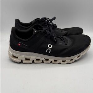 On Running CLOUD FLOW Men's 9.5 Black and White Athletic Shoes S23